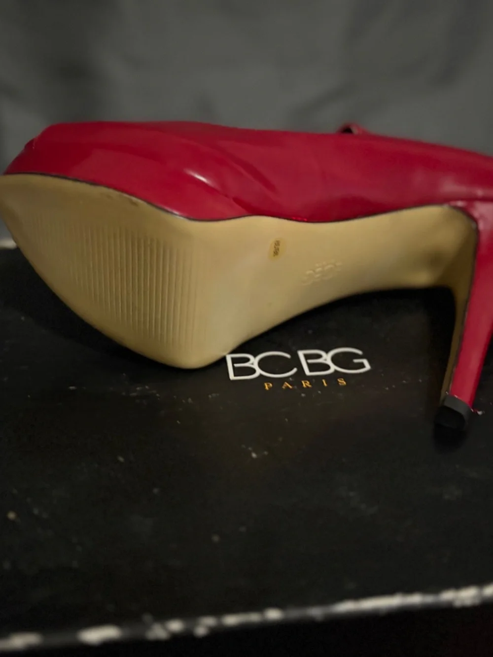Red Pumps - Picture 3 of 16